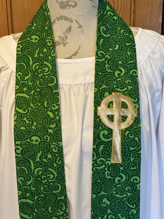 Green Celtic-style clergy stole, 45.5"