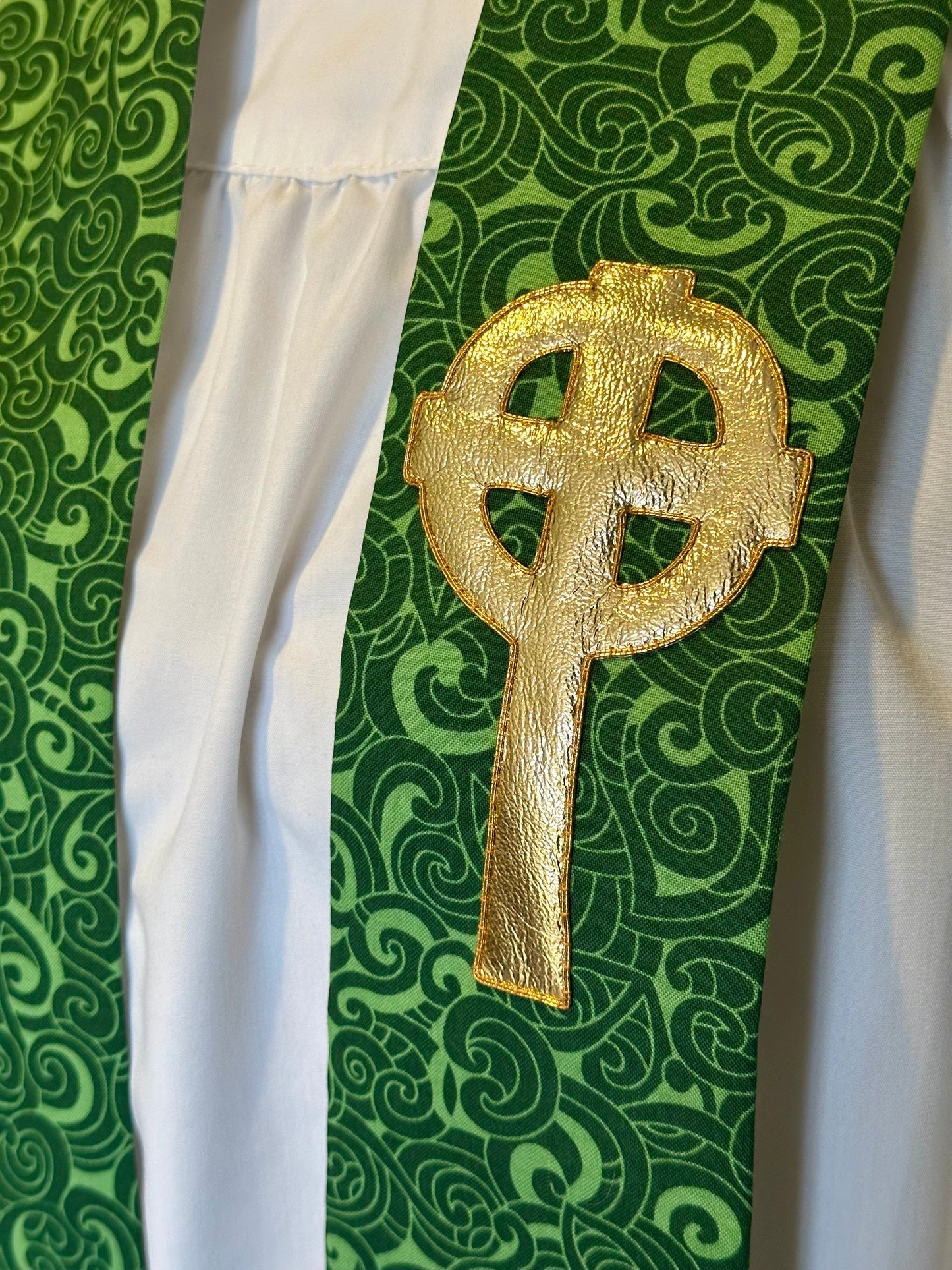 Green Celtic-style clergy stole, 45.5"