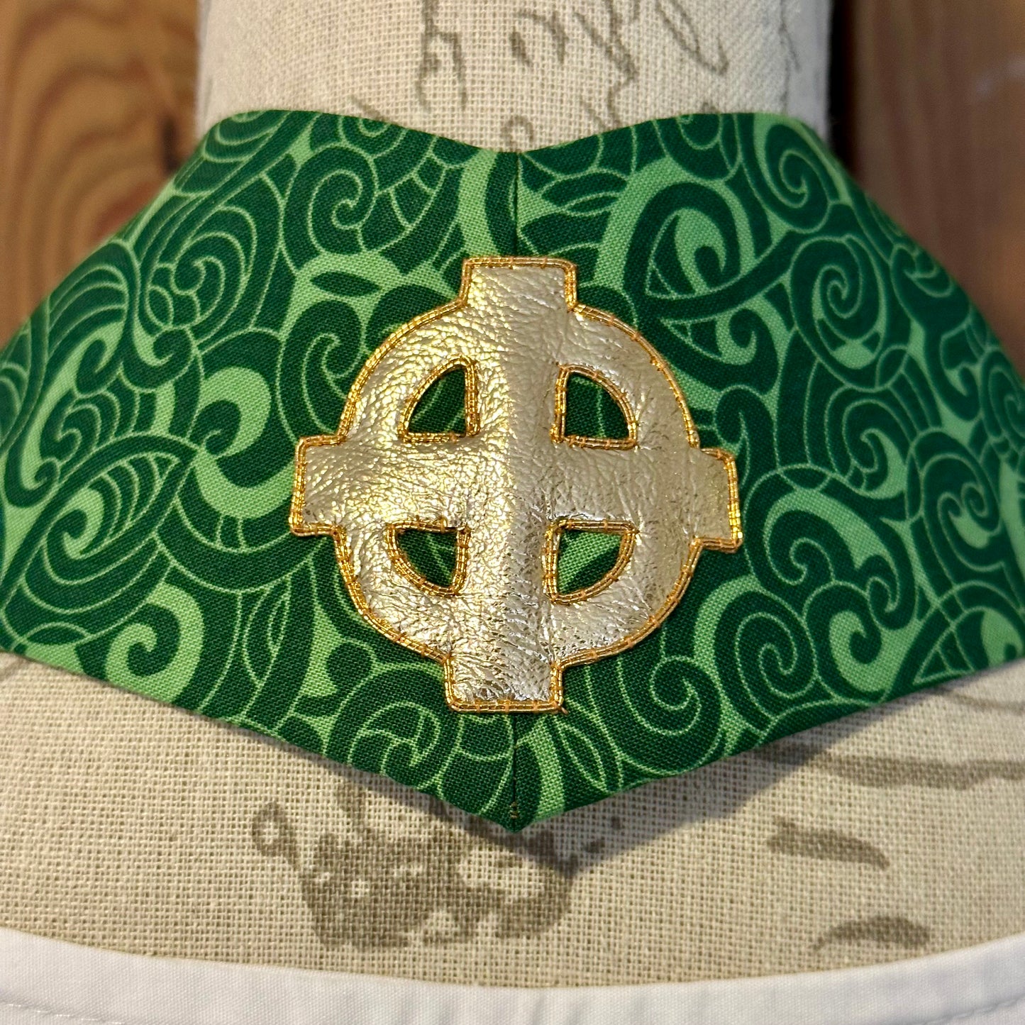 Green Celtic-style clergy stole, 45.5"