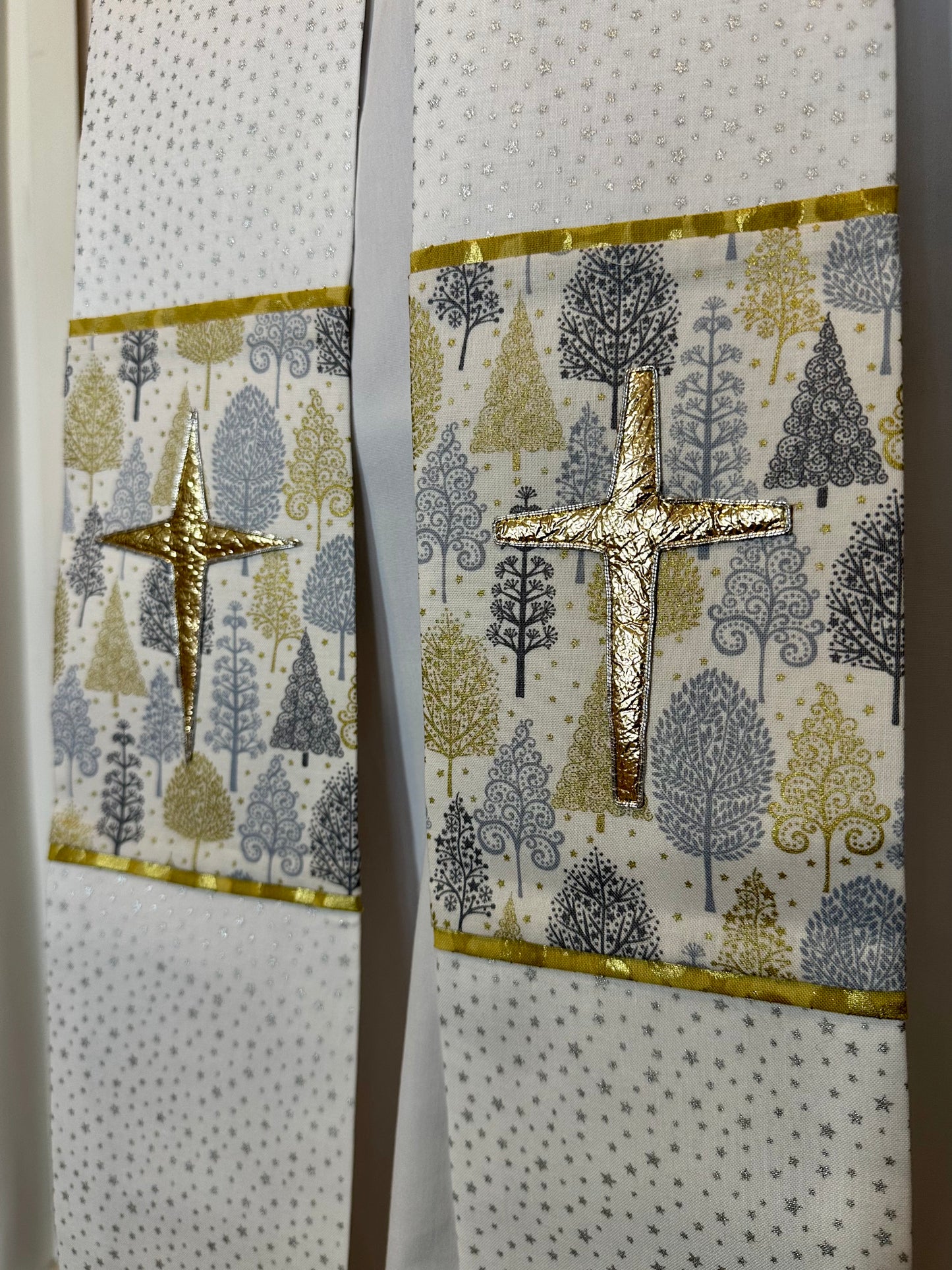 Starry Christmas clergy stole, 44"