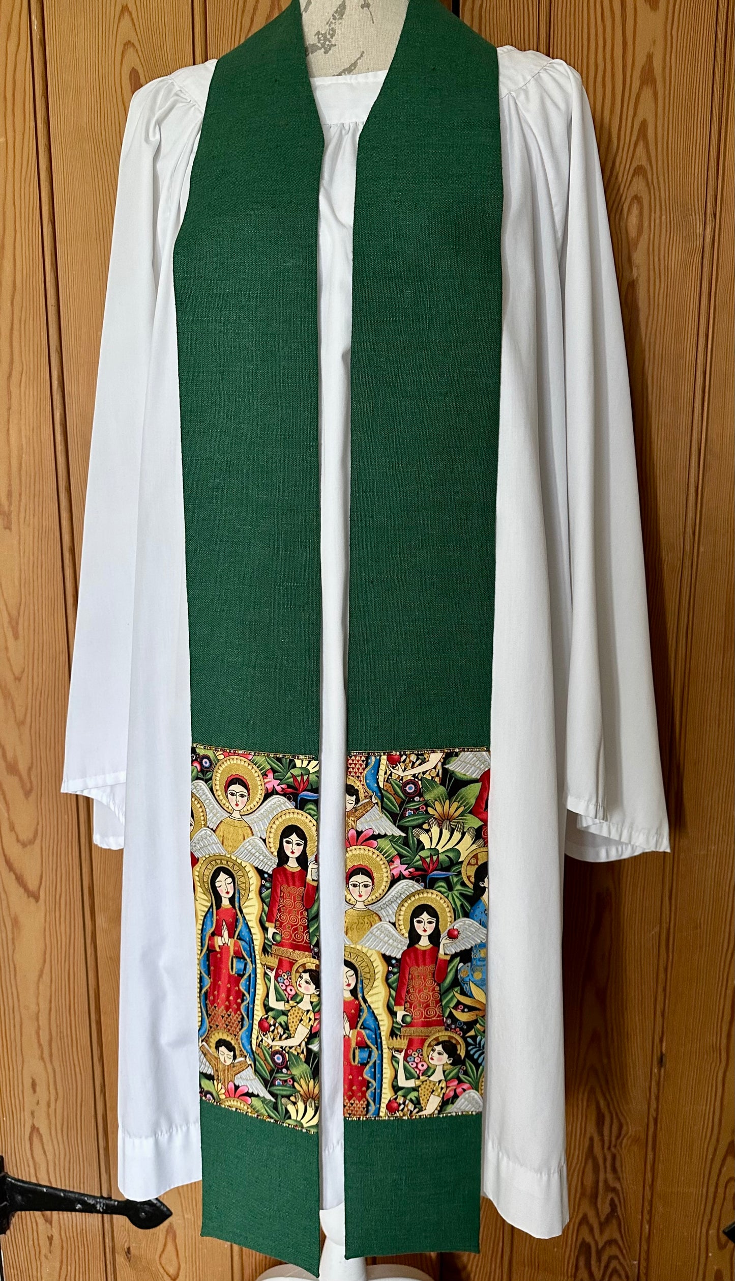 Green Marian clergy stole, 48"