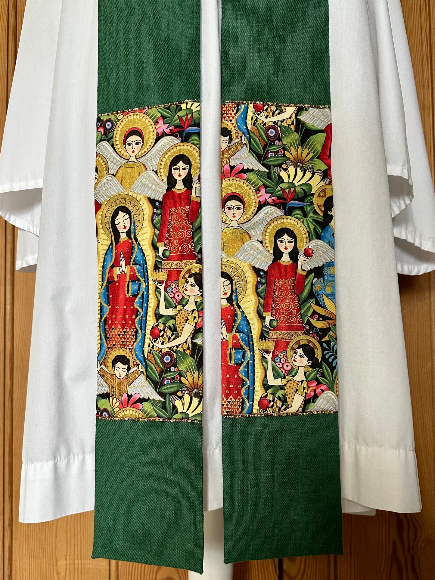 Green Marian clergy stole, 48"