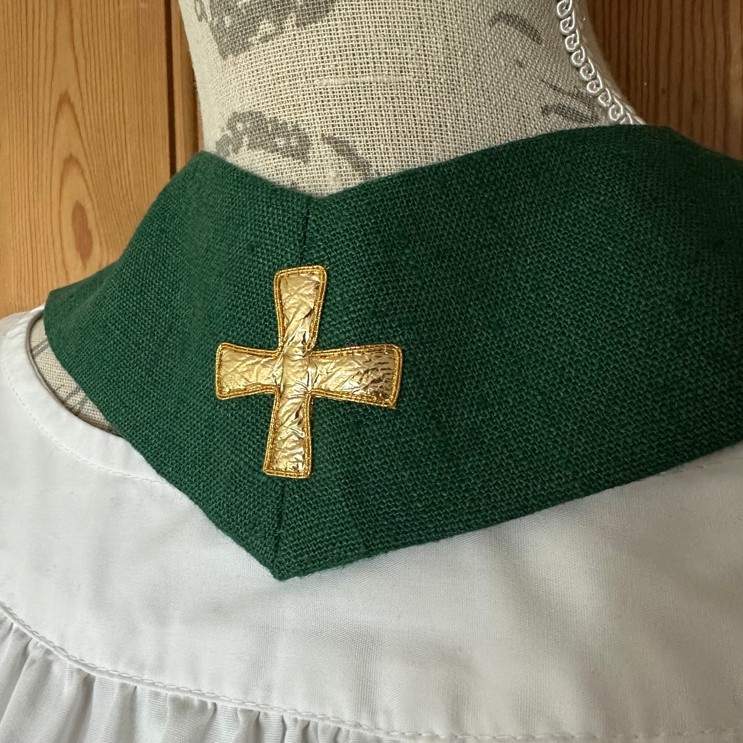 Green Marian clergy stole, 48"